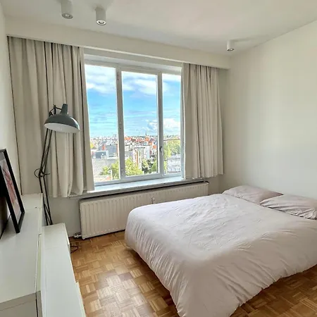 Charming Light-filled Near Station Apartment *
